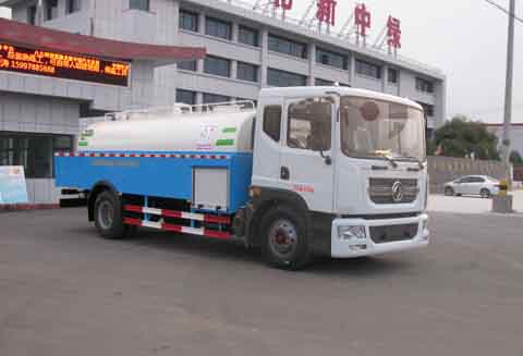 東風多利卡D9清洗車